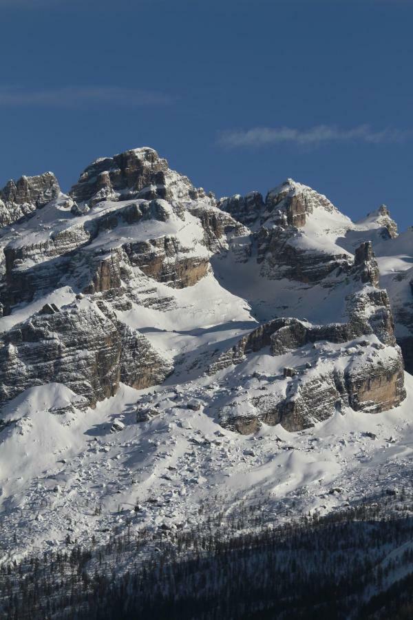 Апартаменты Dolomiti Di Brenta House Мадонна-ди-Кампильо Экстерьер фото